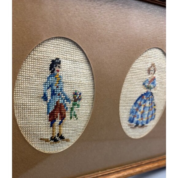 Vtg Framed Needlepoint Victorian Couple Oval Mats Oak‎ Frame - Picture 2 of 6